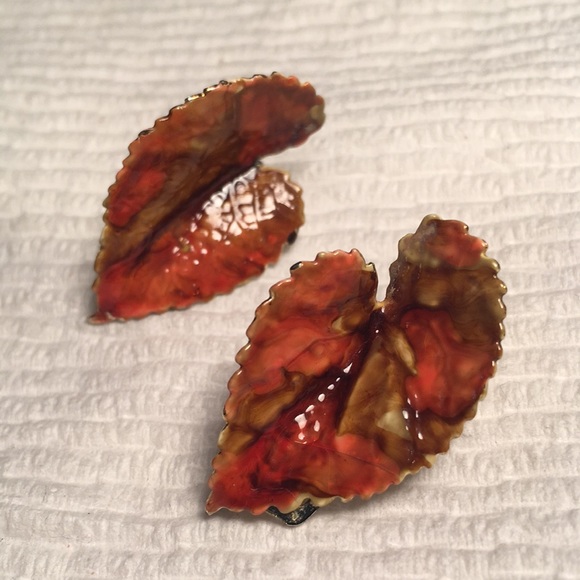 Vintage signed CORO rust orange green enamel leaf goldtone clip earrings new - Picture 3 of 17